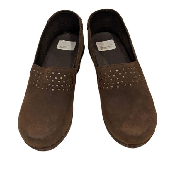 NWT Dansko Mavis brown nubuck/suede clogs with pewter studs fall winter comfort - Picture 1 of 5